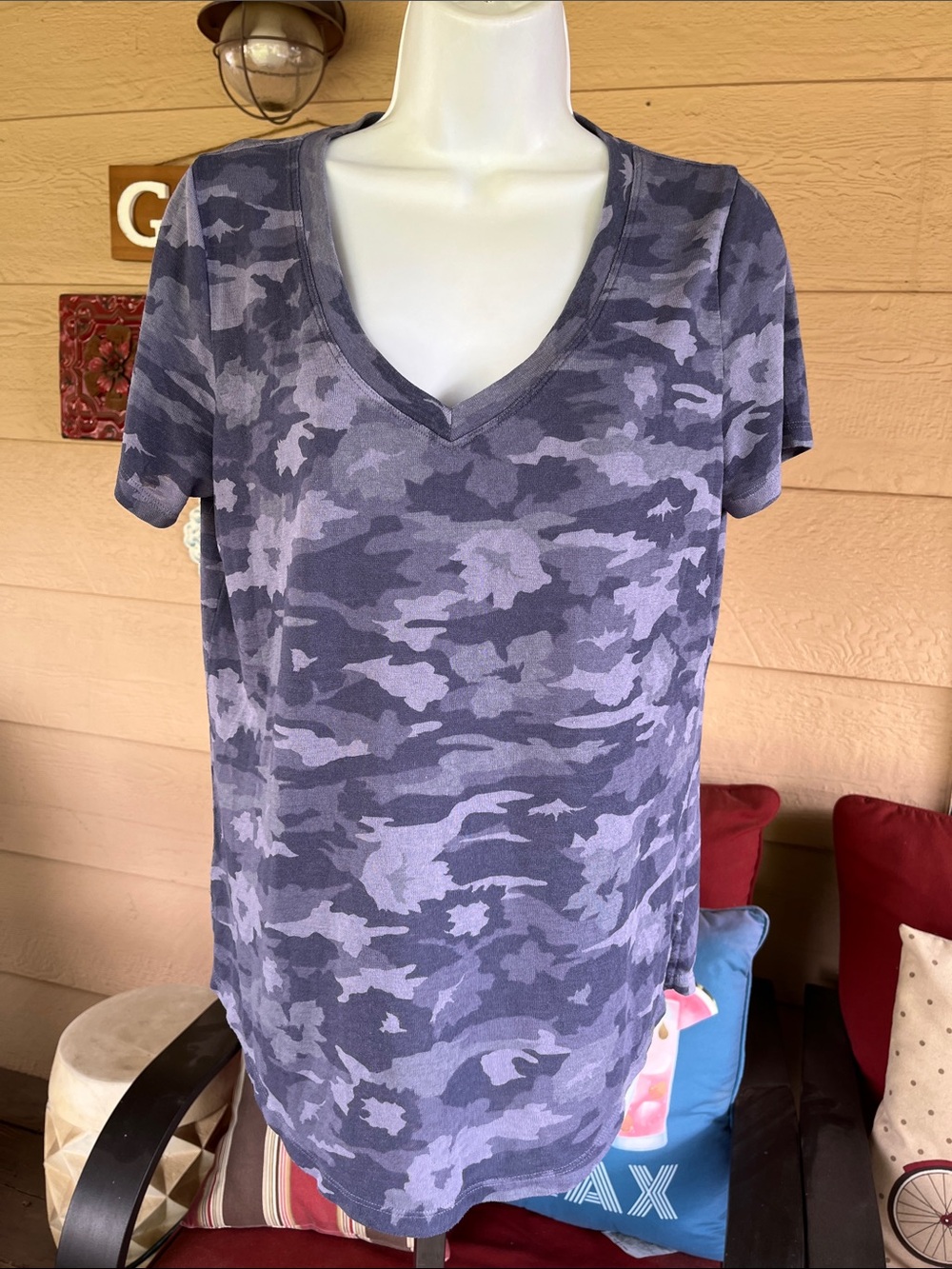Athleta Women's Short Sleeve V-Neck Camo Tee - Purple Gray Sz M